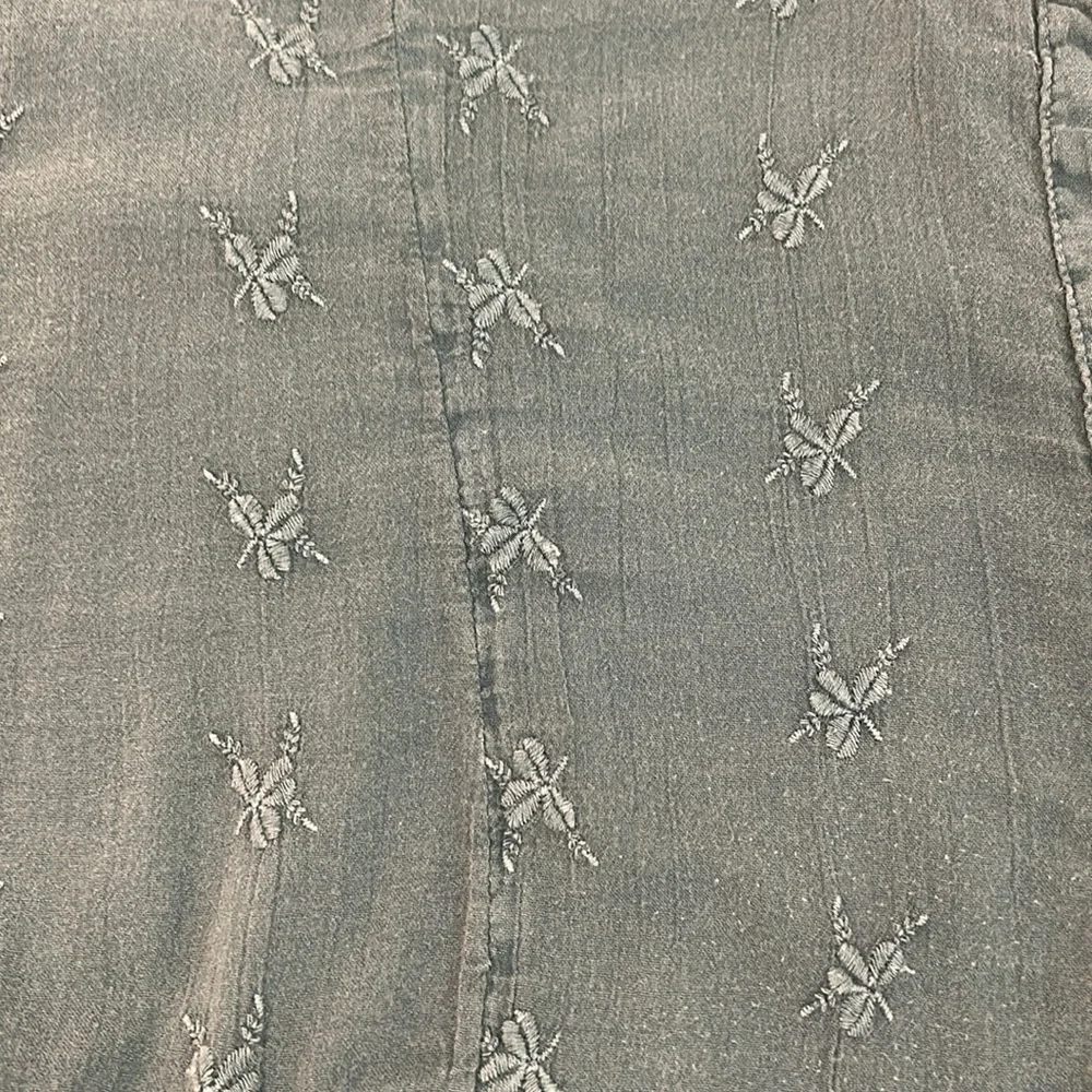 Sundance Embroidered Ruffle Button Front Top. Medium - Picture 5 of 7